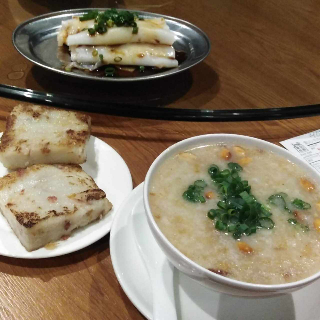 Desayuno Dimsum - Chonfun Simple, pastel de nabo y guacho de pescado seco y maní.