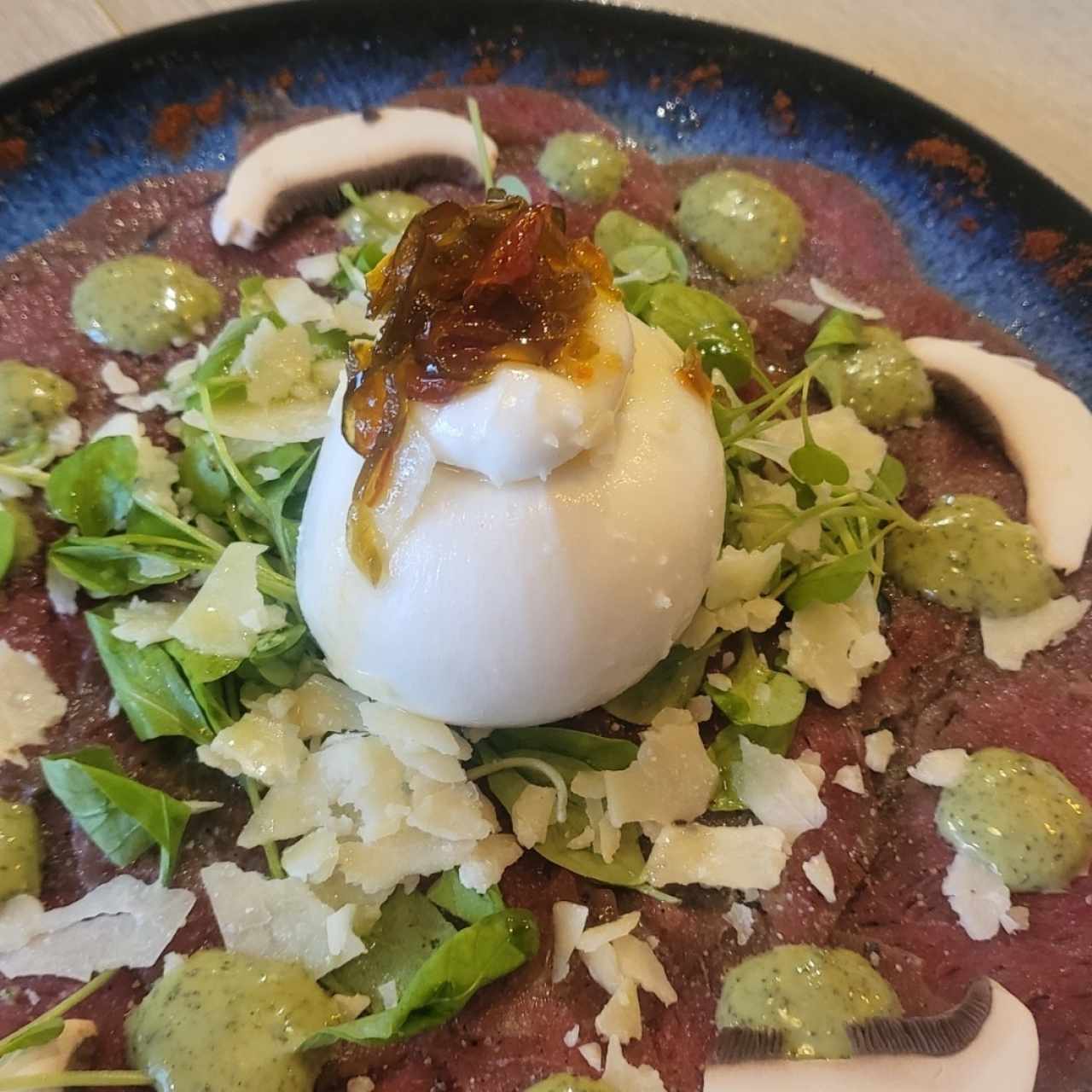 Carpaccio y burrata