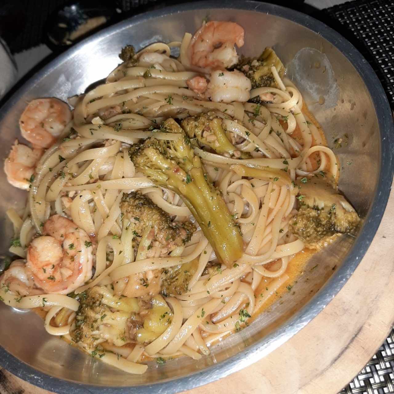 Linguini con Camarón y Brócoli 