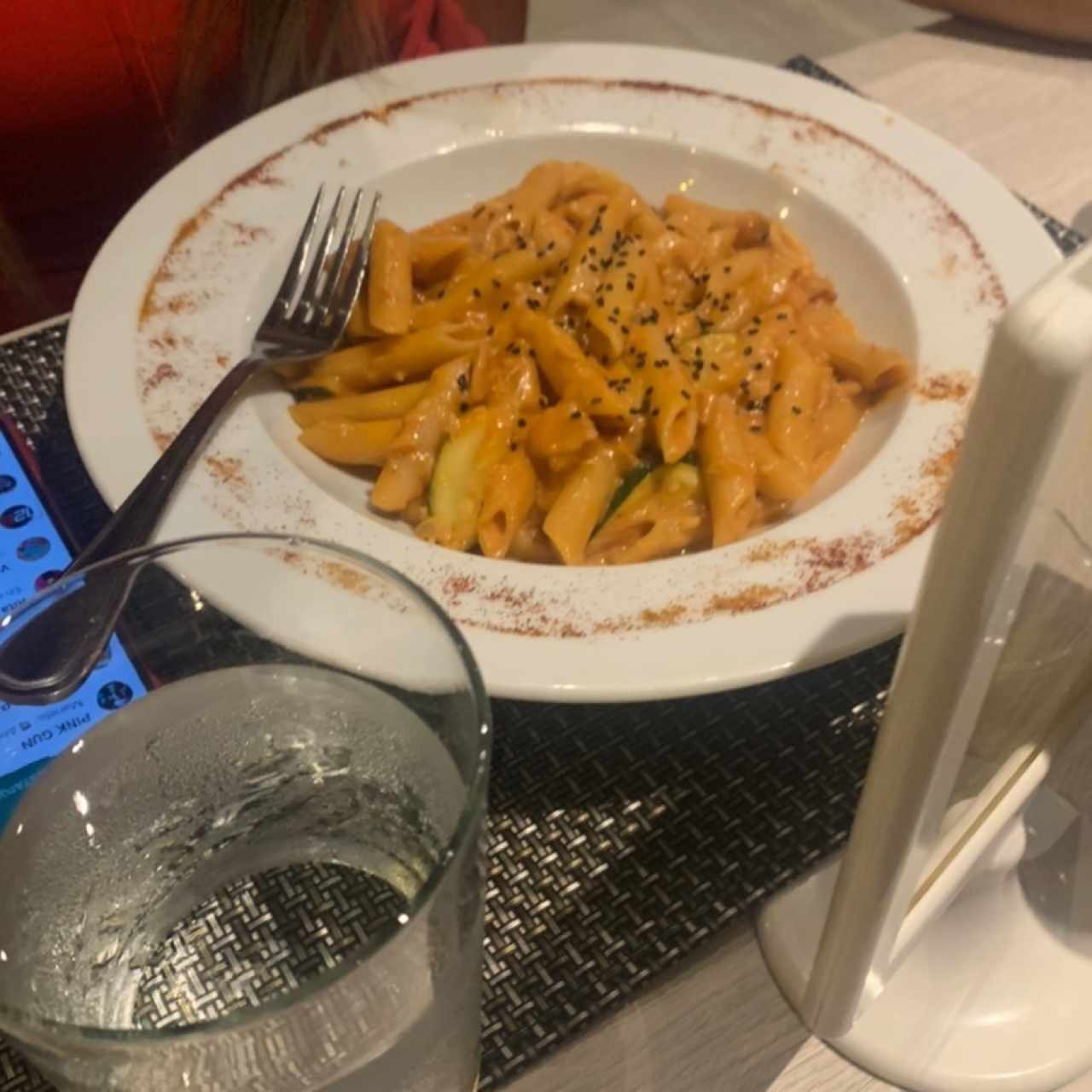 Penne con Salmon y Zuchinni