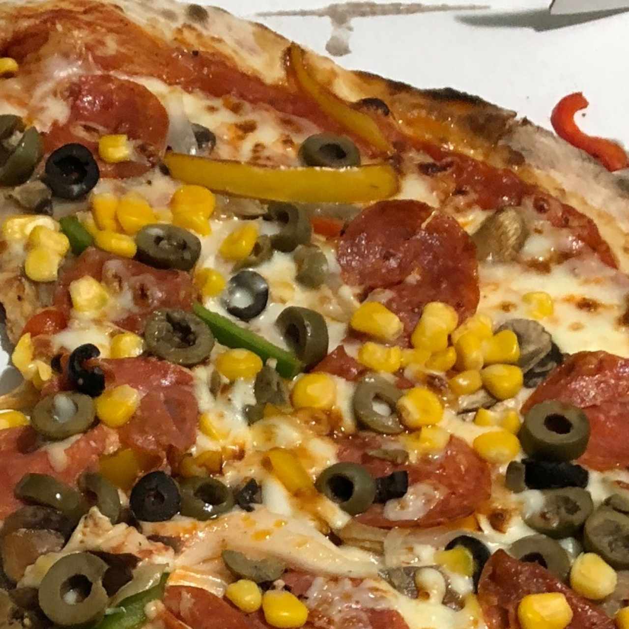 Pizza Vegetariana con extra de peperonni