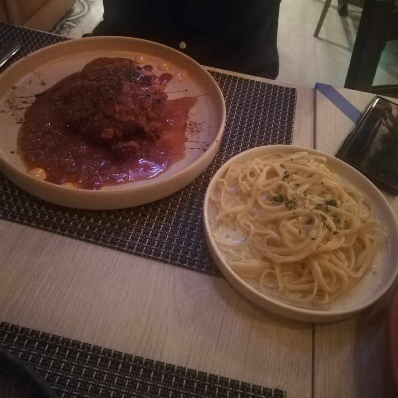 Ossobuco de res con linguinni de la crema