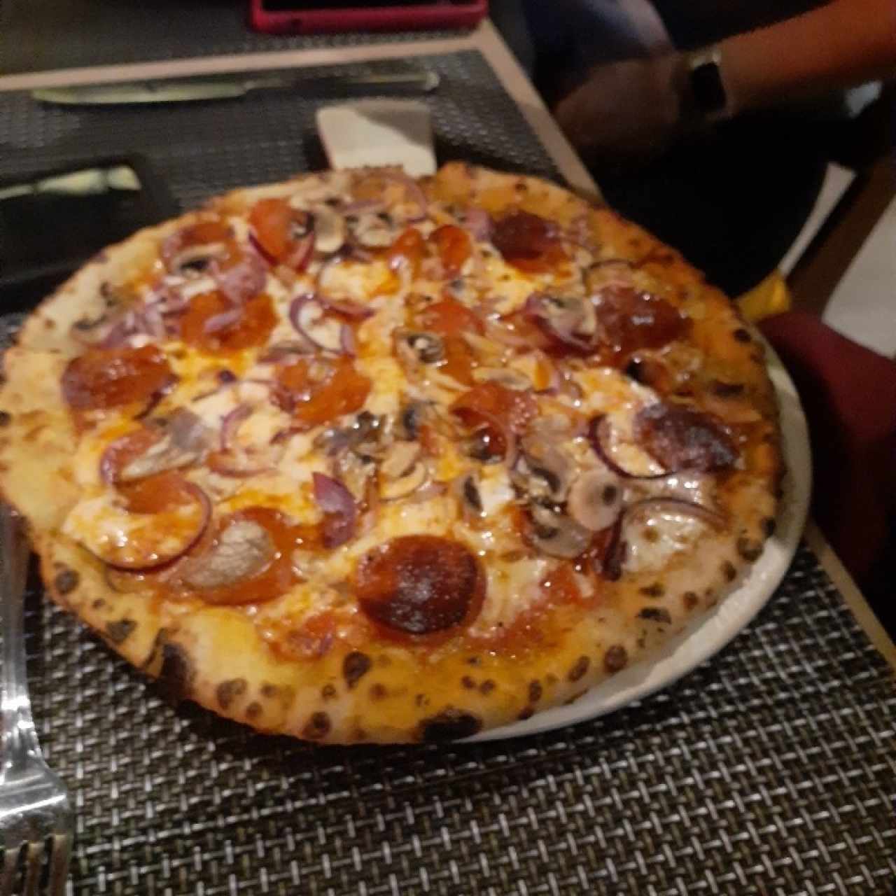 pizza peperone con hongos