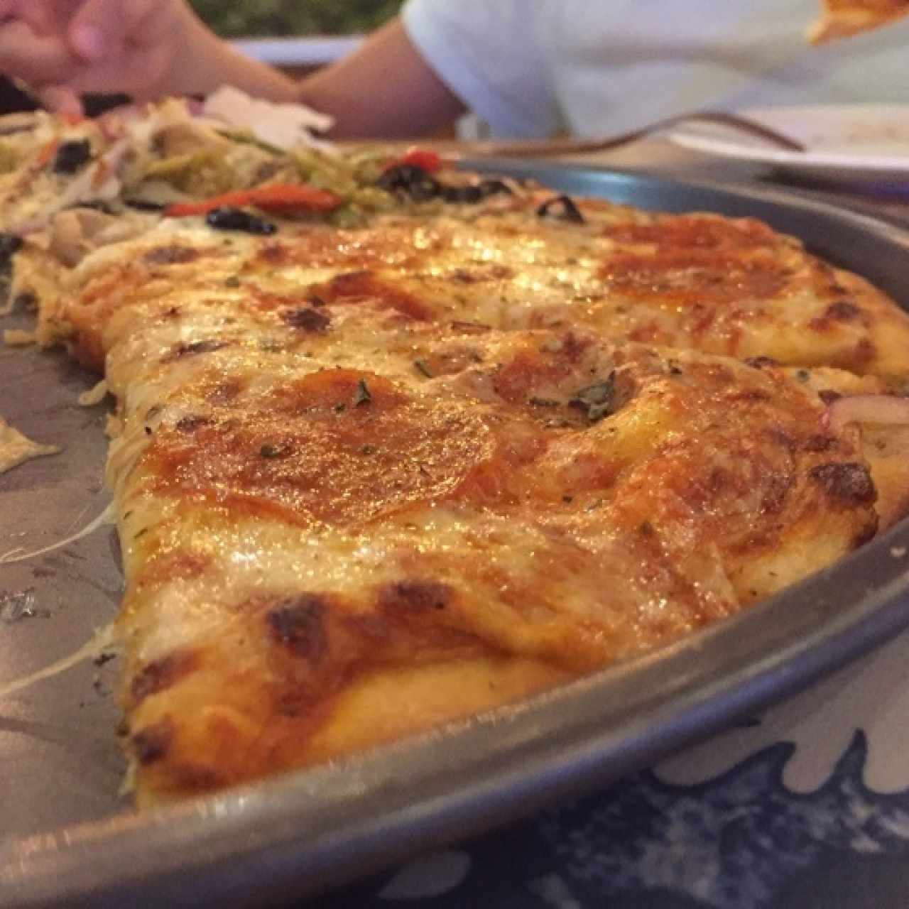 Pizza de peperoi y vegetales