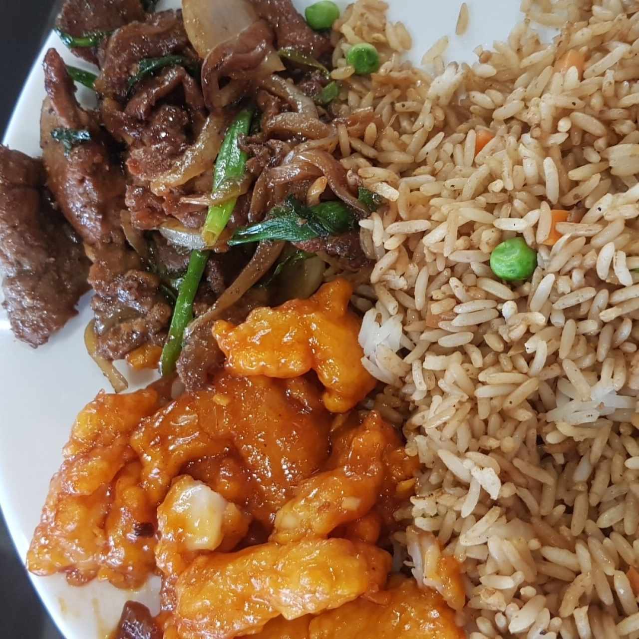 arroz frito carne mongolian y pollo dulce