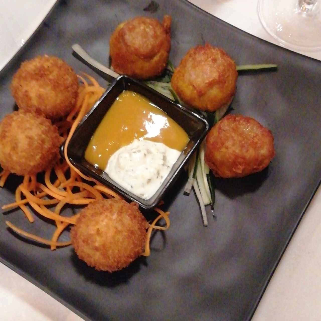 croquetas de mariscos y siu mai