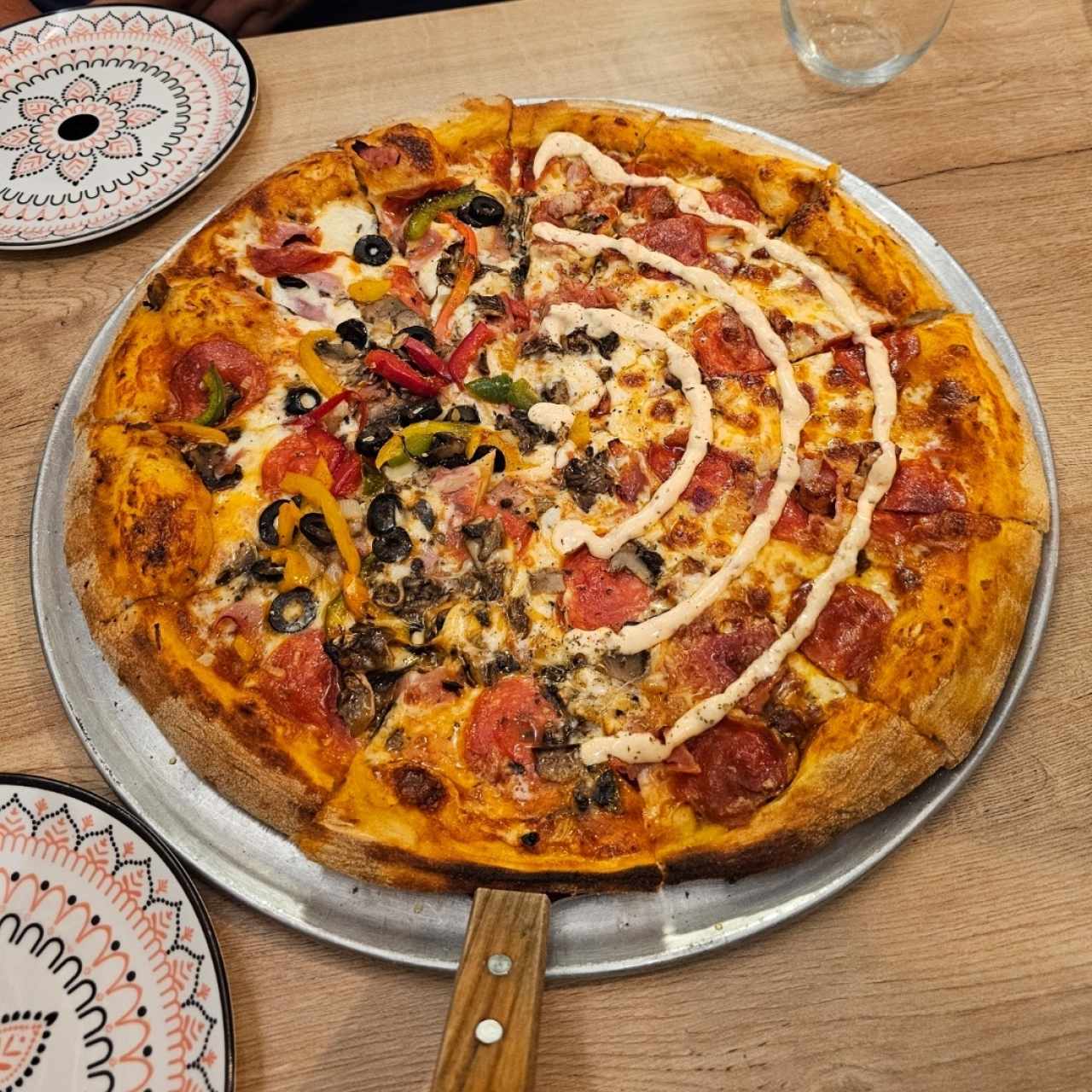 Ordena tu pizza mitad y mitad Combinación & Mafiosa