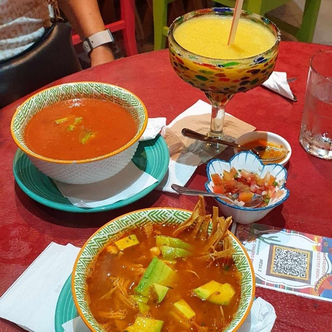 sopa de tomate, sopa talpeño y margarita de maracuyá