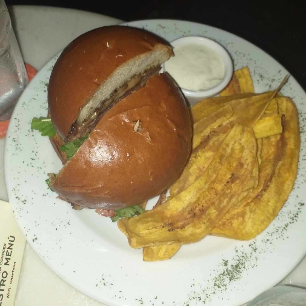 Platos - Rum Bar Burger