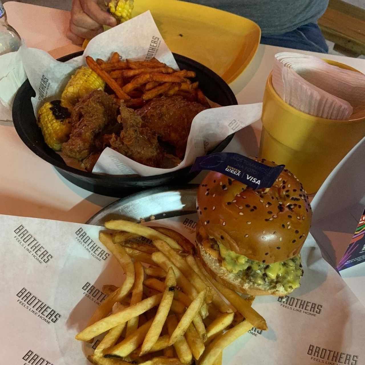 Brothers Fried Chicken y LeBurger