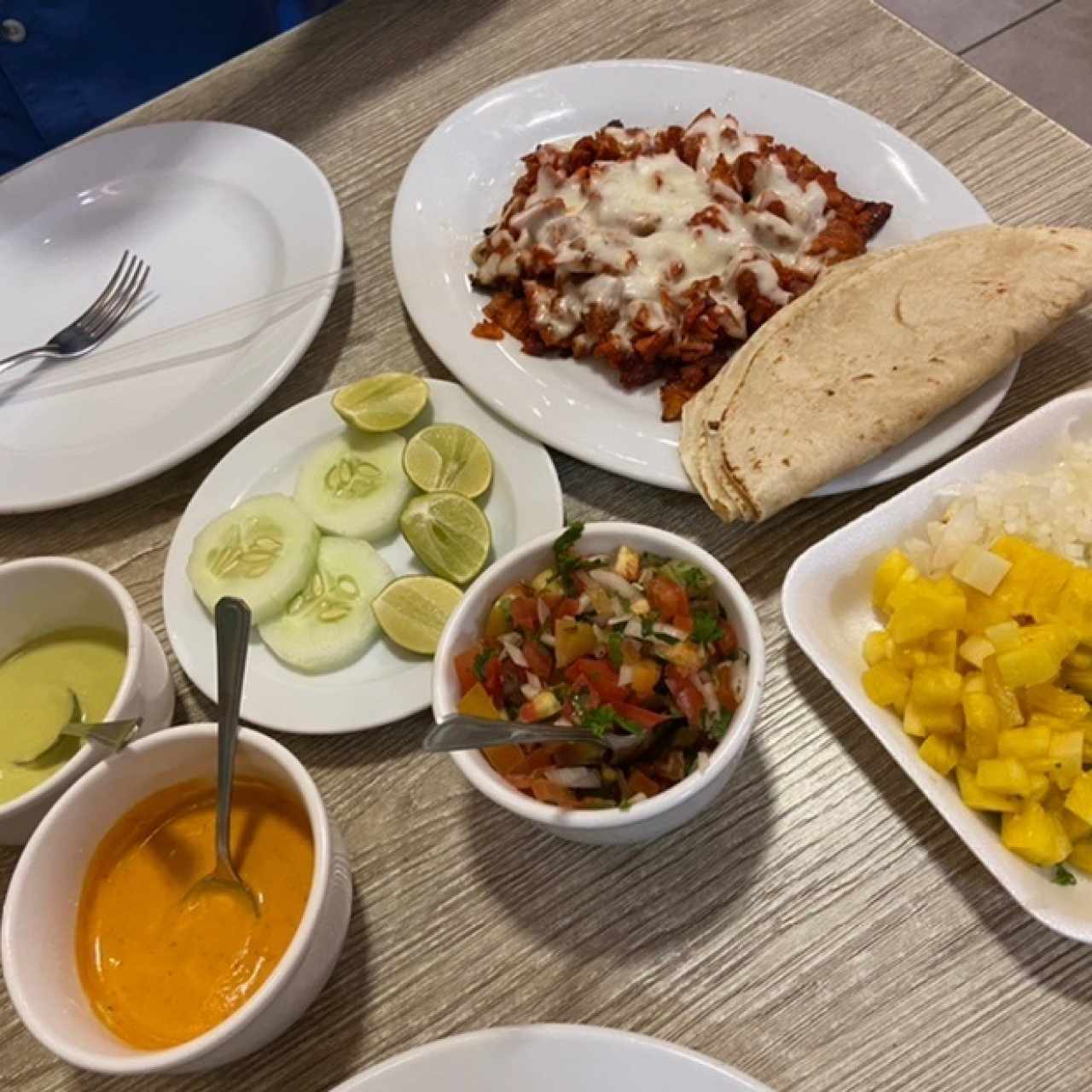 Tacos al Pastor con queso en tortilla de harina