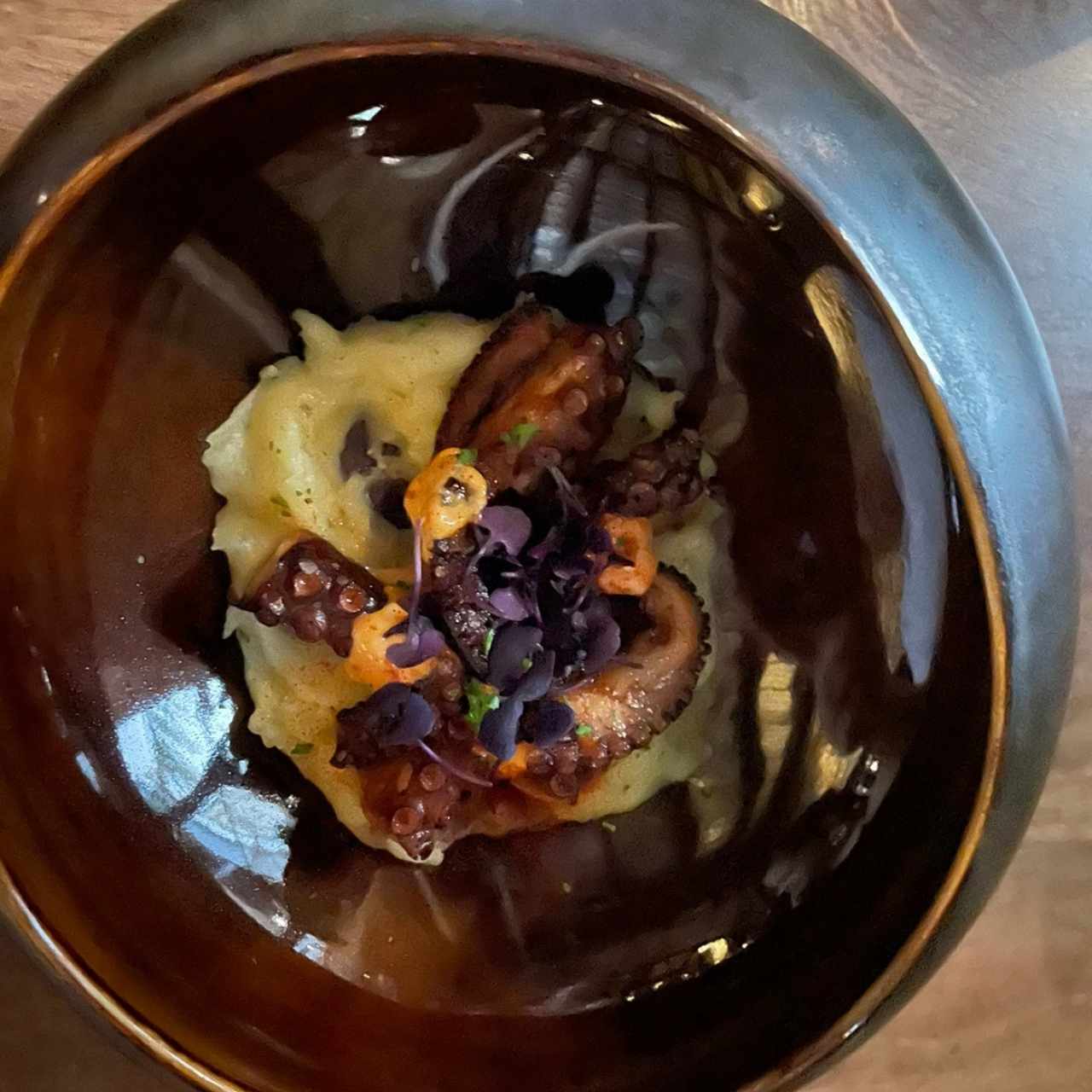 El Kraken (pulpo salteado con pure de papas) 