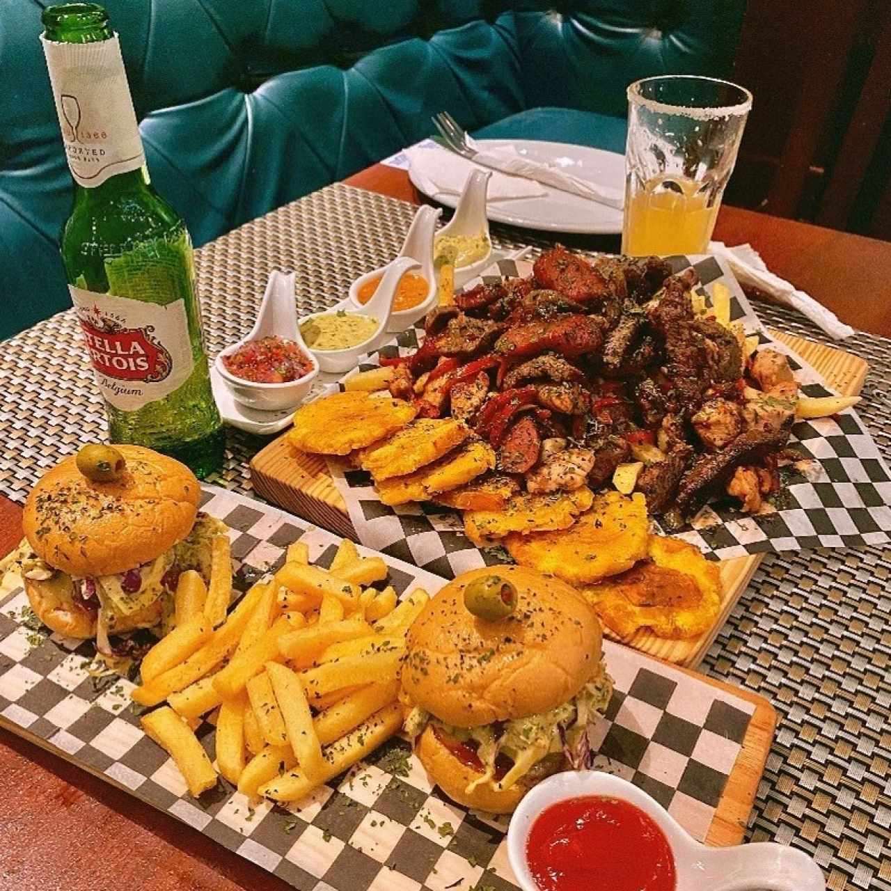 excelente lugar, acogedor, buena comida buen ambiente. definitivamente regresare