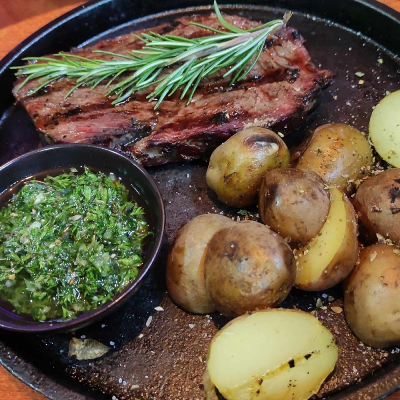 Cuadril con papa asada