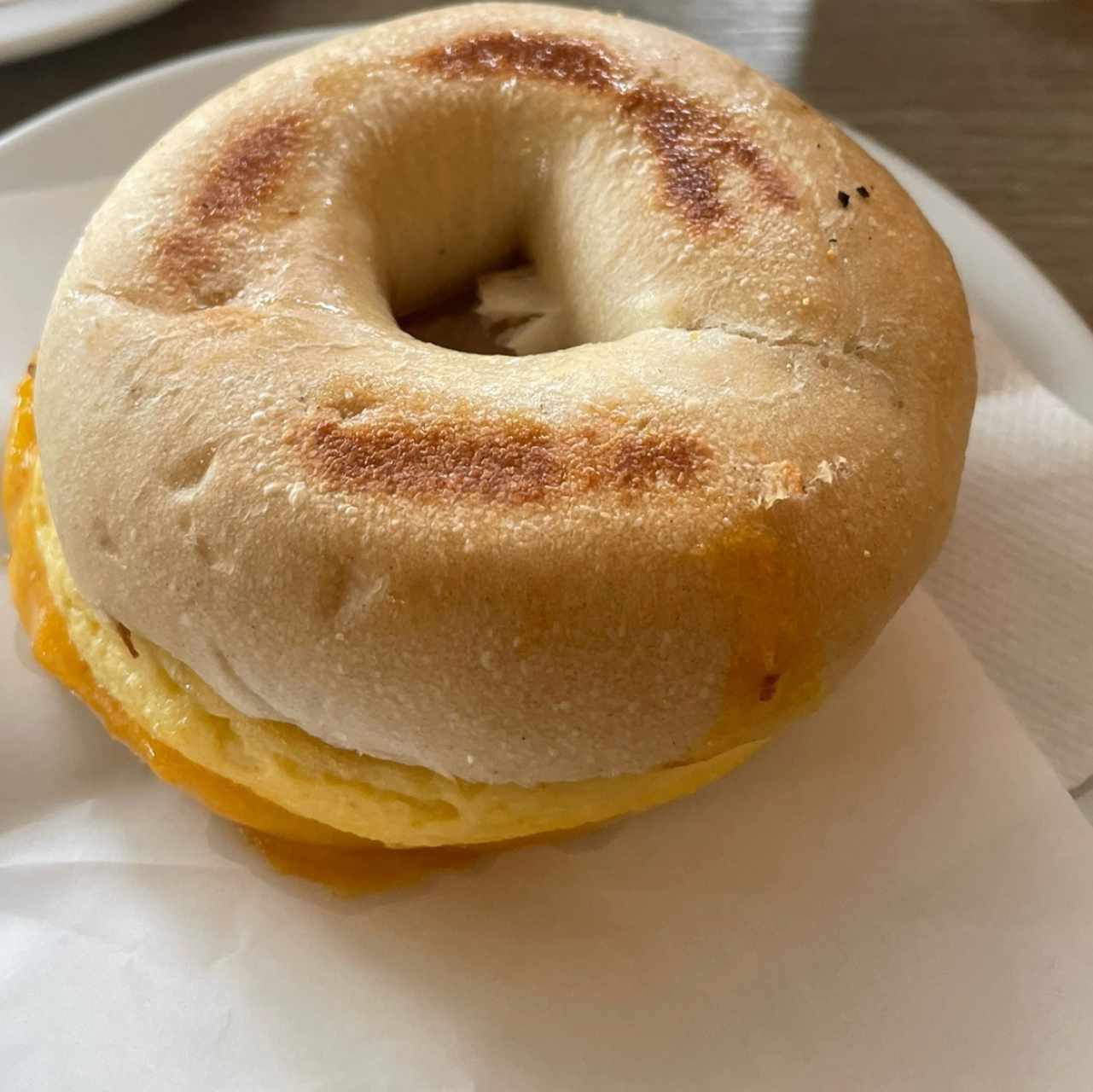 PASTELERÍA SALADA - Bagel de Huevo