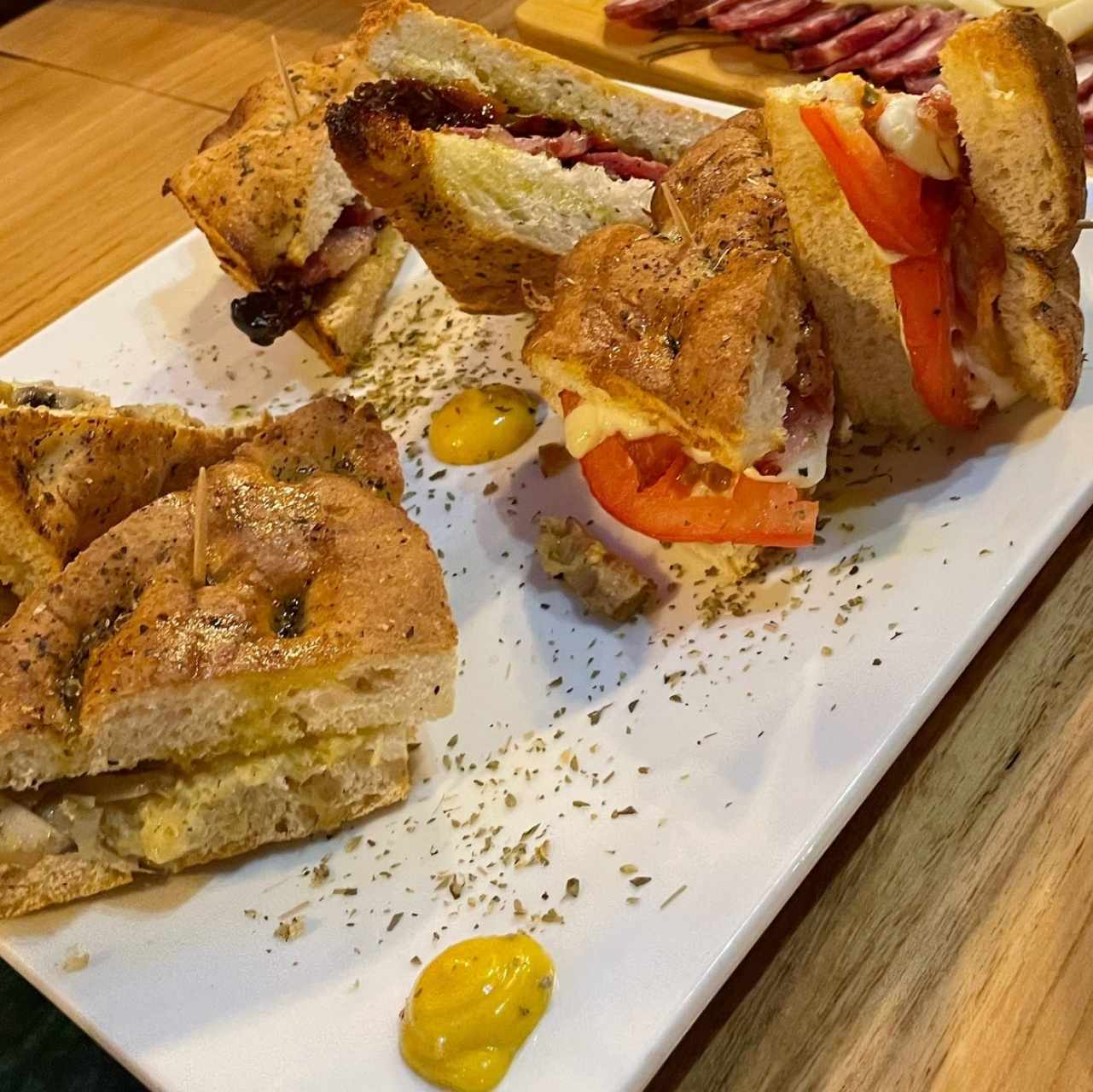 Cubitos de focaccia rellena