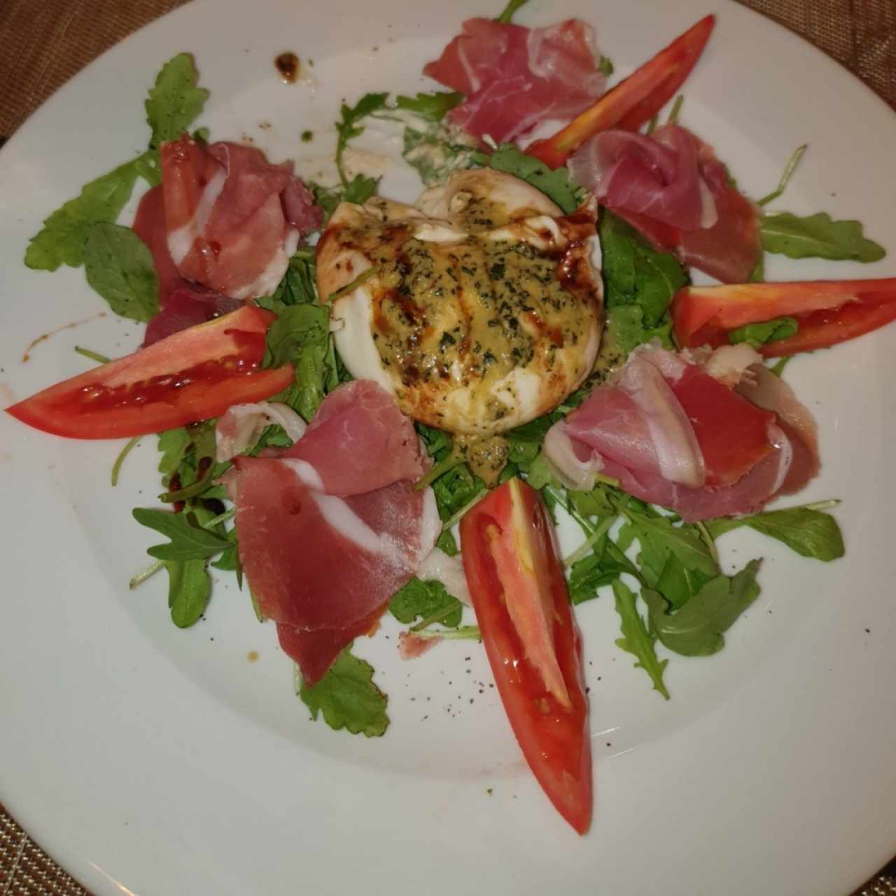 Crostone con Prosciutto Burrata/Mozzarella y Tomate