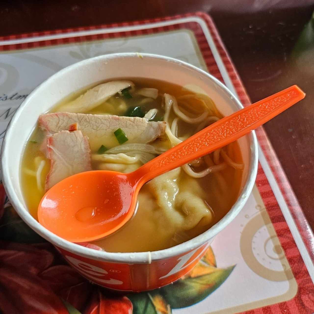 sopa de Wan ton
