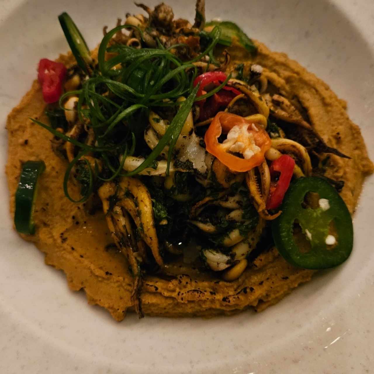 Hummus de Frijol blanco con Arañitas al Carbón