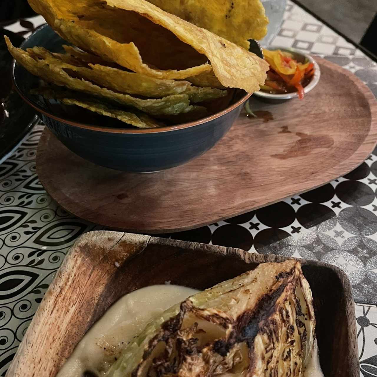 Patacones y el repollo asado