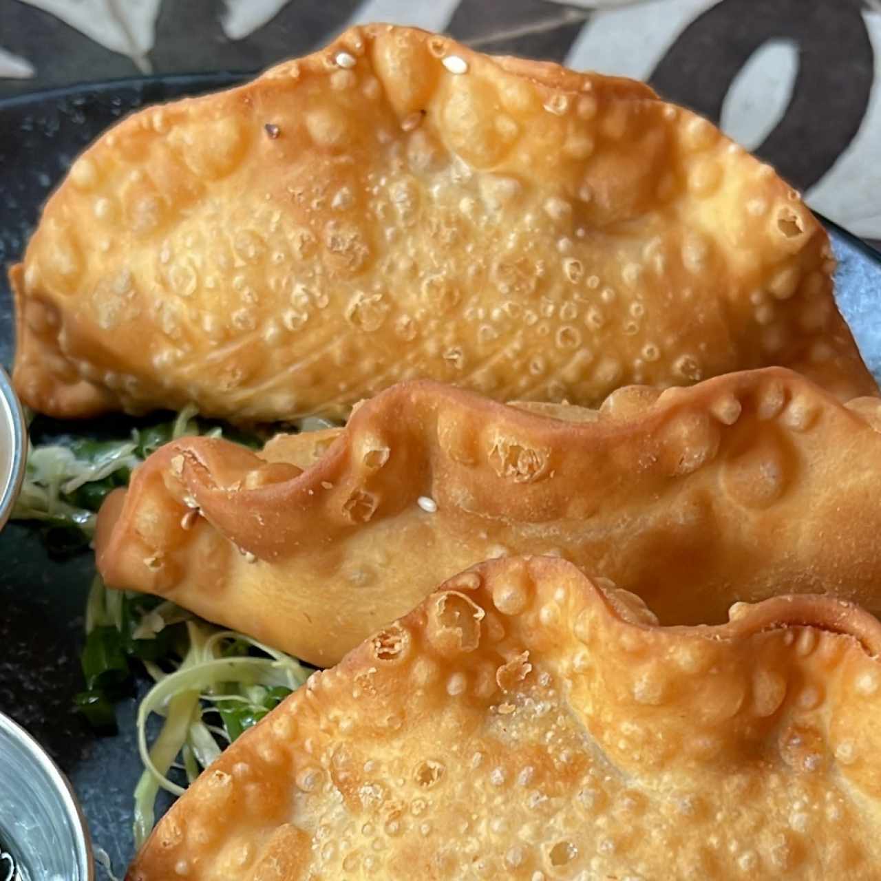 Empanadas de pescado al curry y queso amarillo