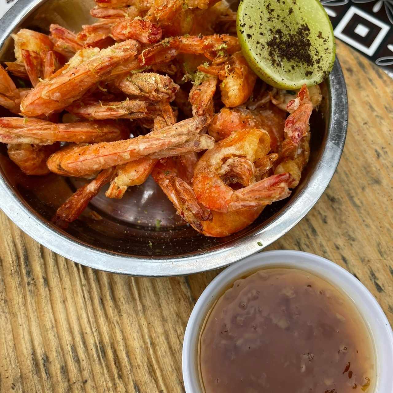 Camarón frito con salsa agridulce