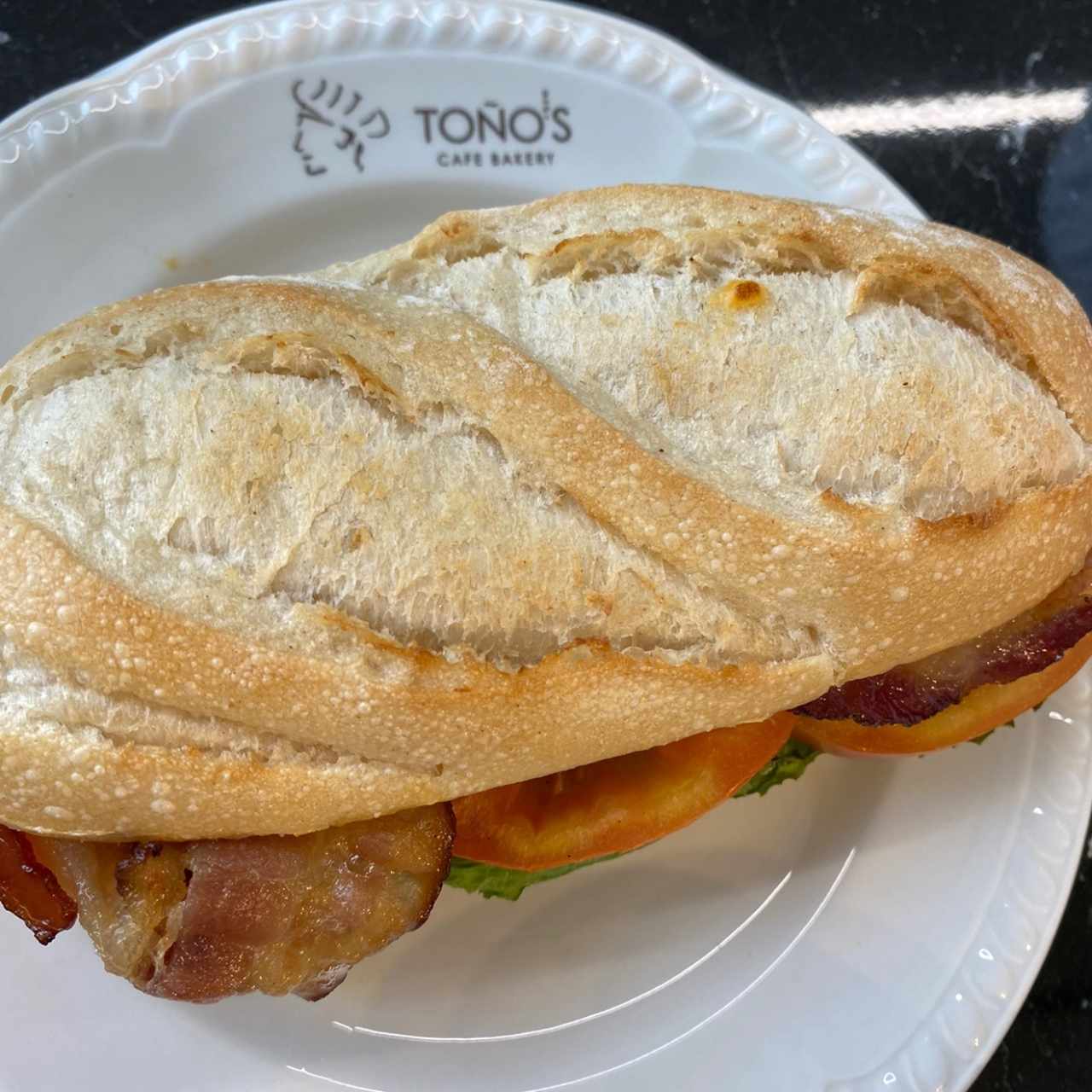 Sandwich de Tomate Lechuga y Bacon