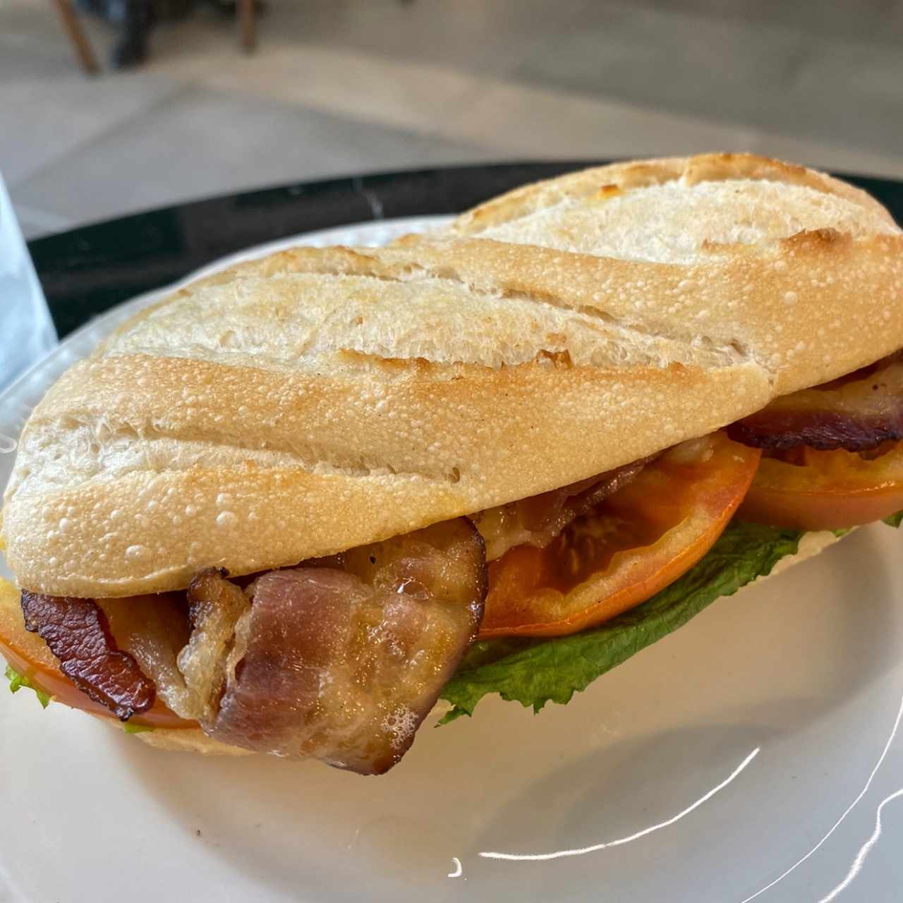 Sandwich de Tomate lechuga y bacon