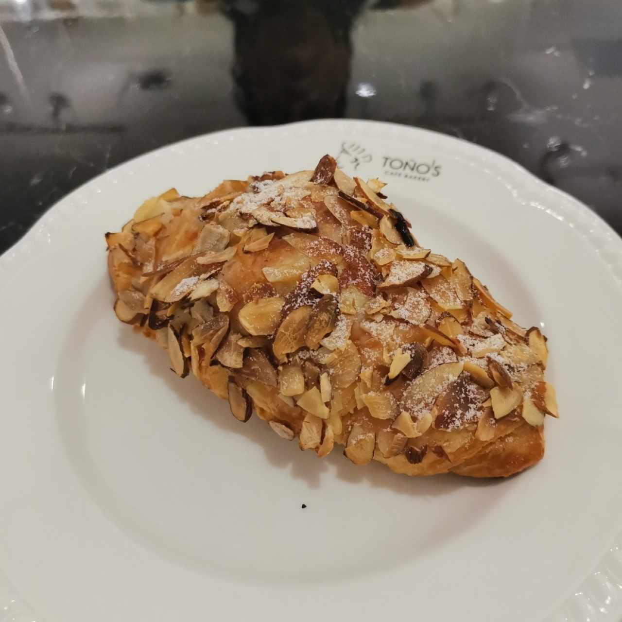 Croissant de almendras y crema