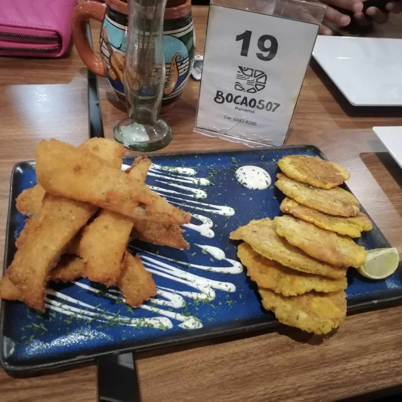 Deditos de pescado con su acompañante 