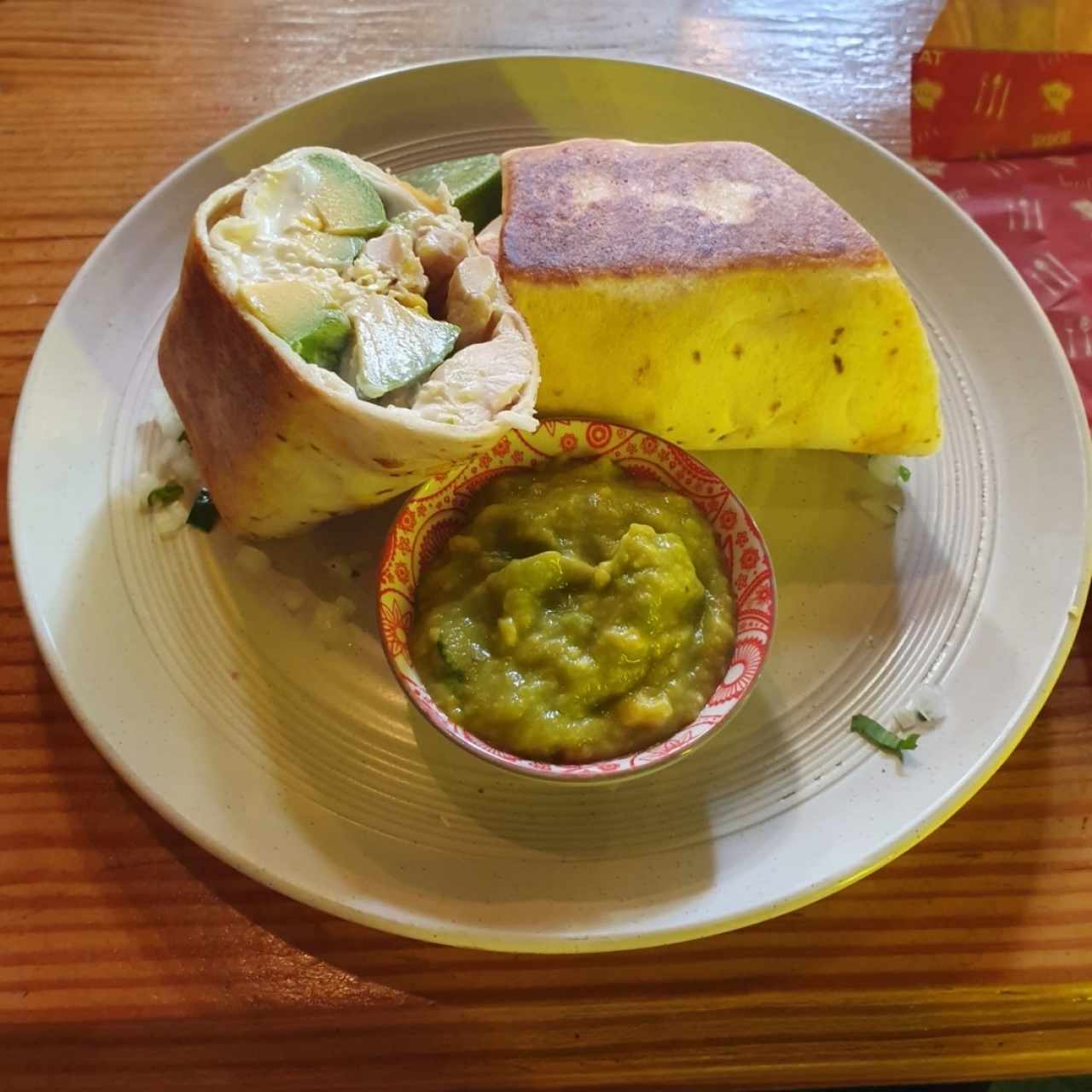 Burrito de Pollo y Aguacate // Chicken and Avocado Burrito