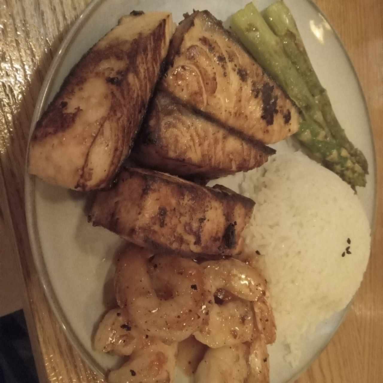 arroz suschi con salmón y 🦐 