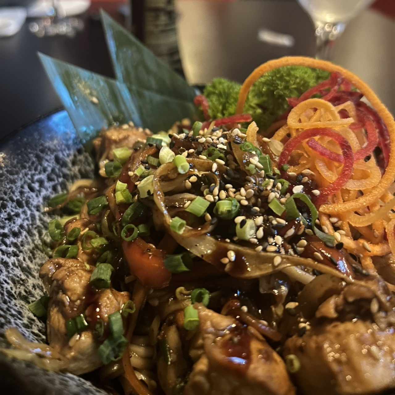 PLATOS CALIENTES - YAKISOBA POLLO