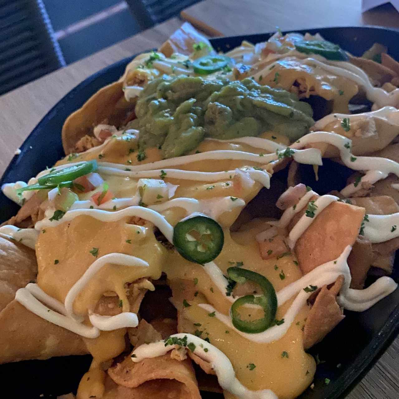 MAIN DISHES - NACHOS CON FLOW