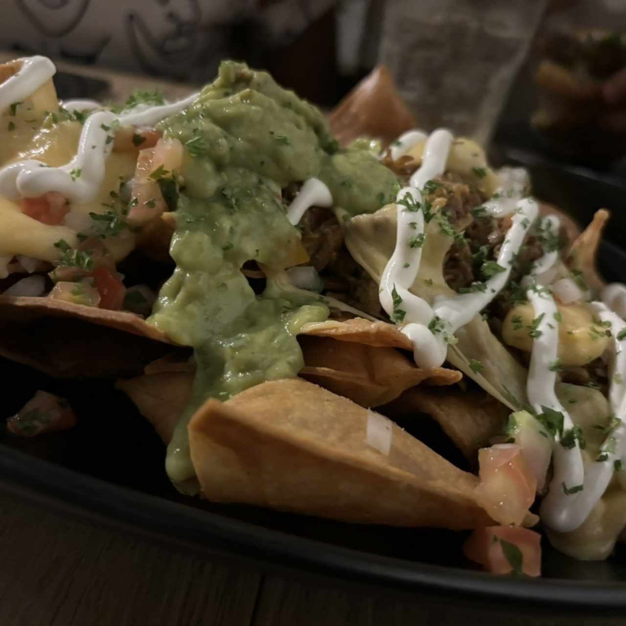 MAIN DISHES - NACHOS CON FLOW