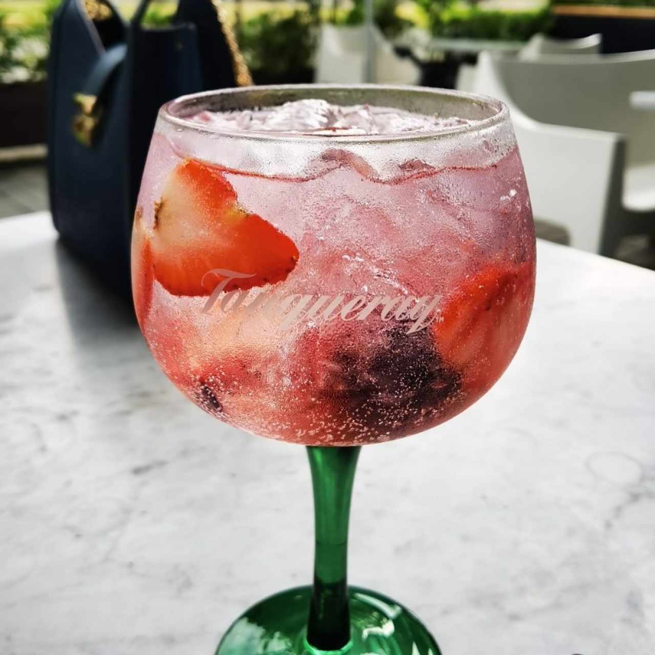 Gin con frutos rojos