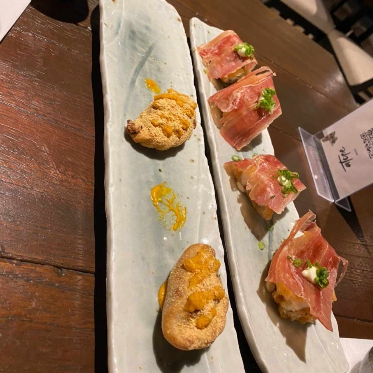 Langostinos Tempura Con Jamón Serrano y Empandillas de Pork Belly