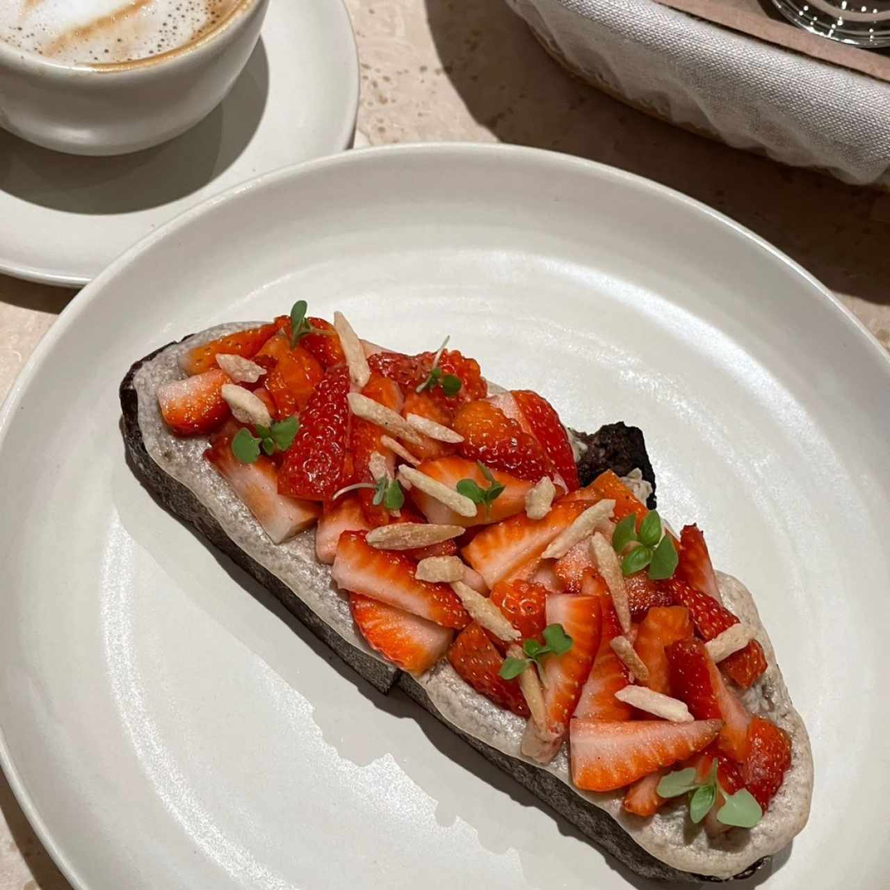 Tosta de Chokobrot con Fresas (v)