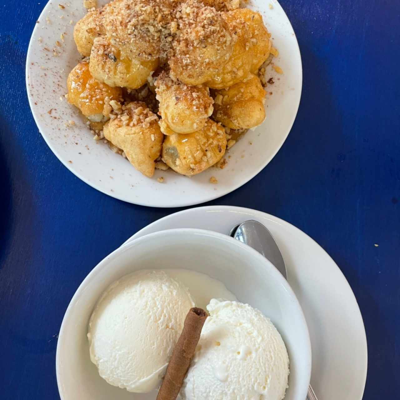 LOUKOUMADES y helado de vainilla