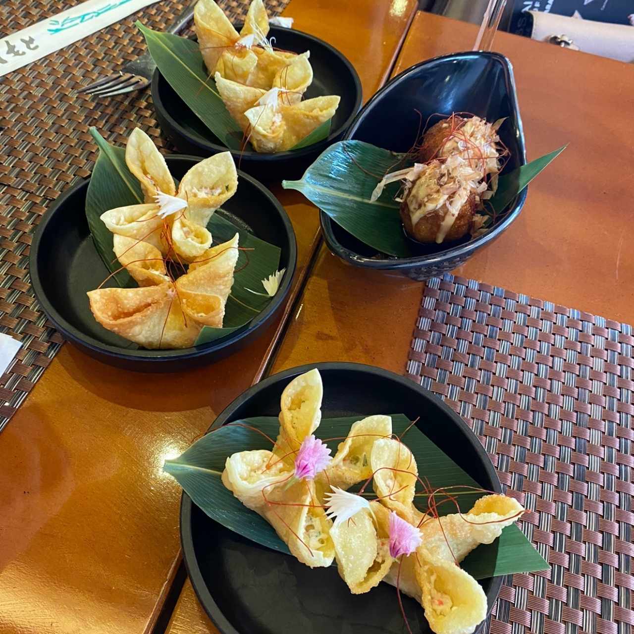 crab rangoon y takoyaki