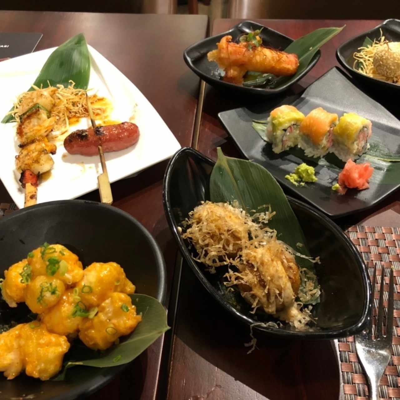 rock shrimp, camaron en tempura, raimbow sushi, sesame balls