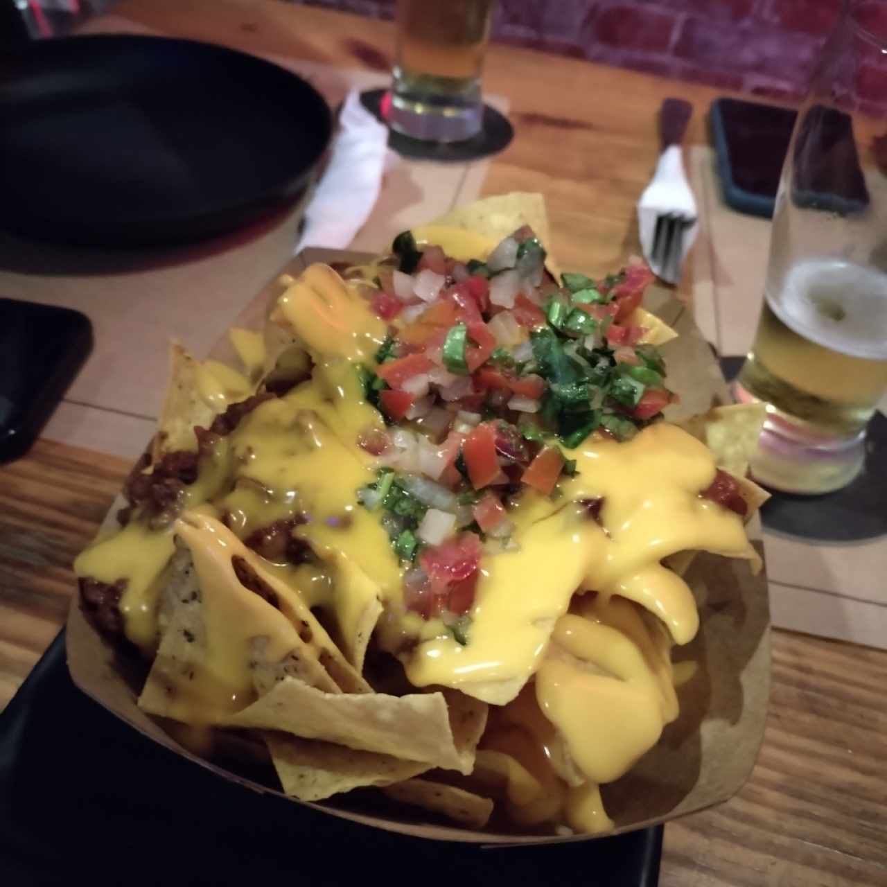 STARTERS - CHILI NACHOS