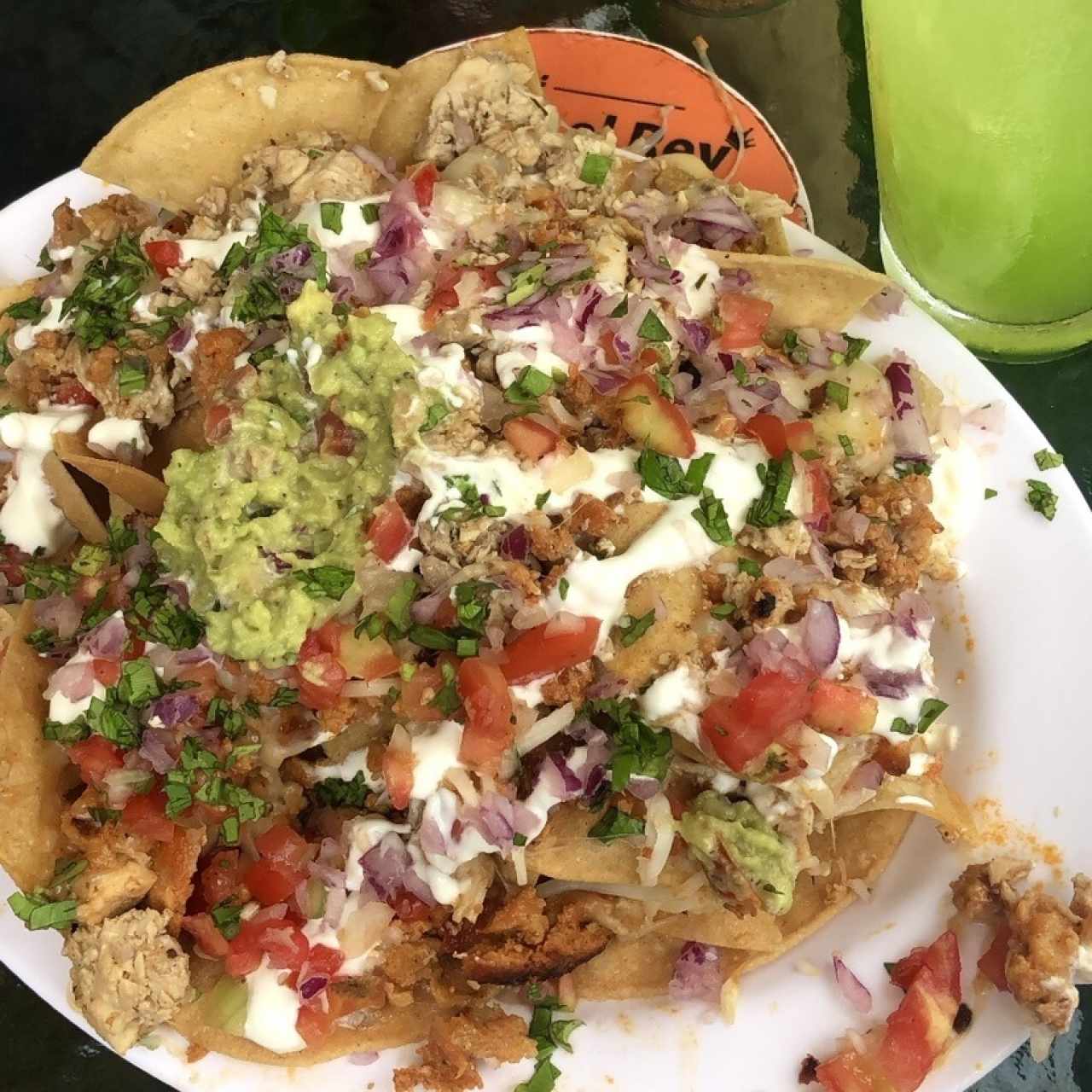 nachos de pollo y chorizo