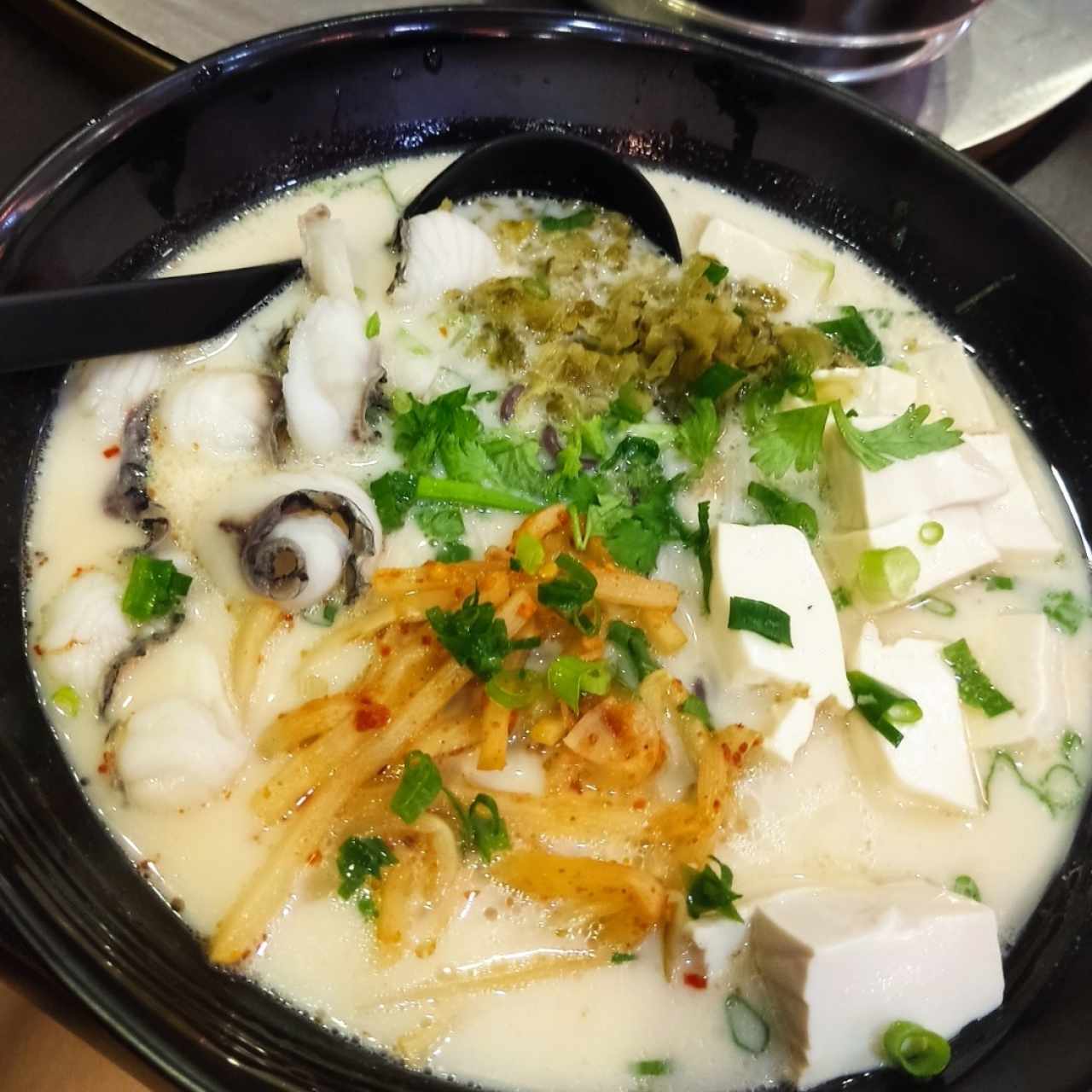 Sopa de pescado con tofu