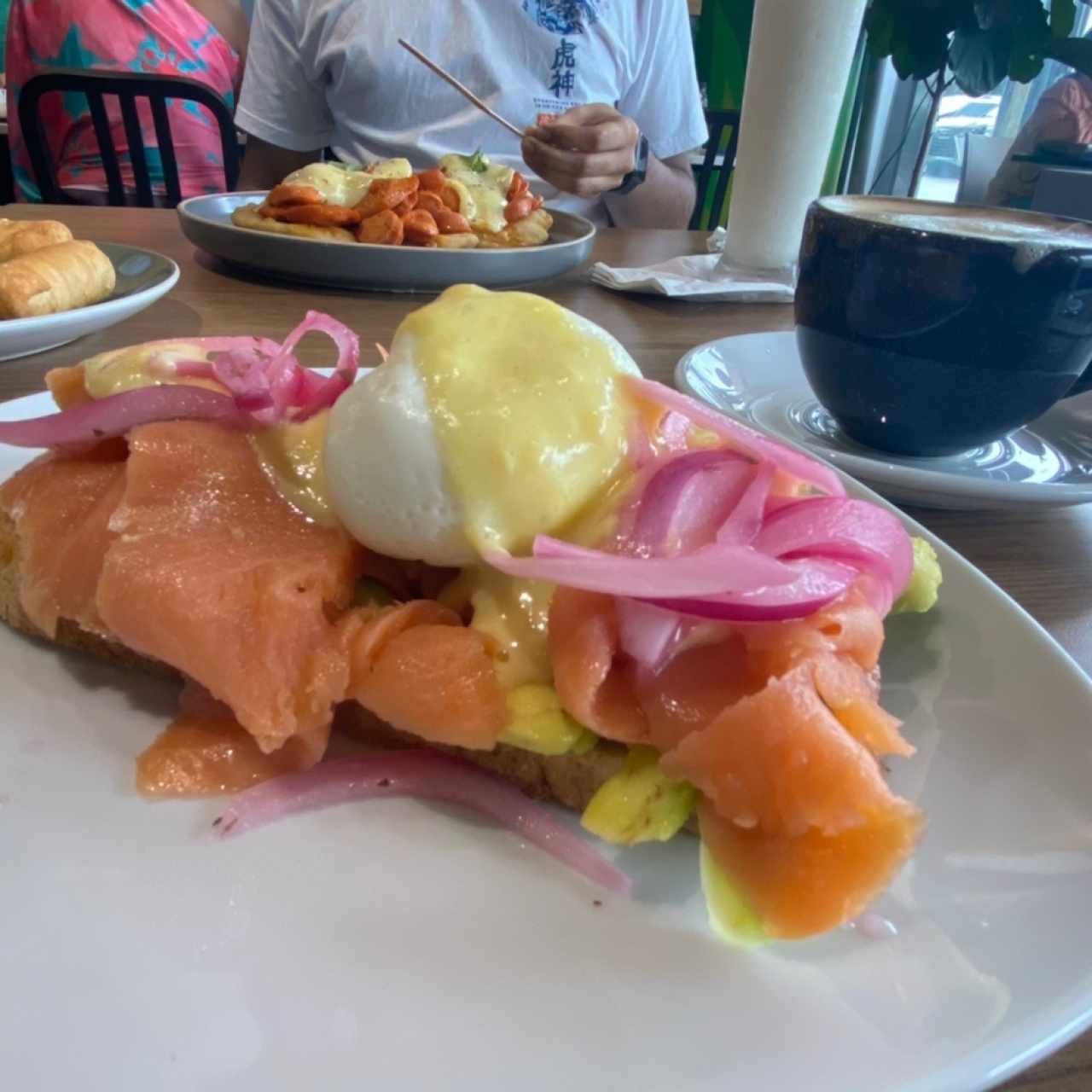 Desayunos - Croissant con salmón