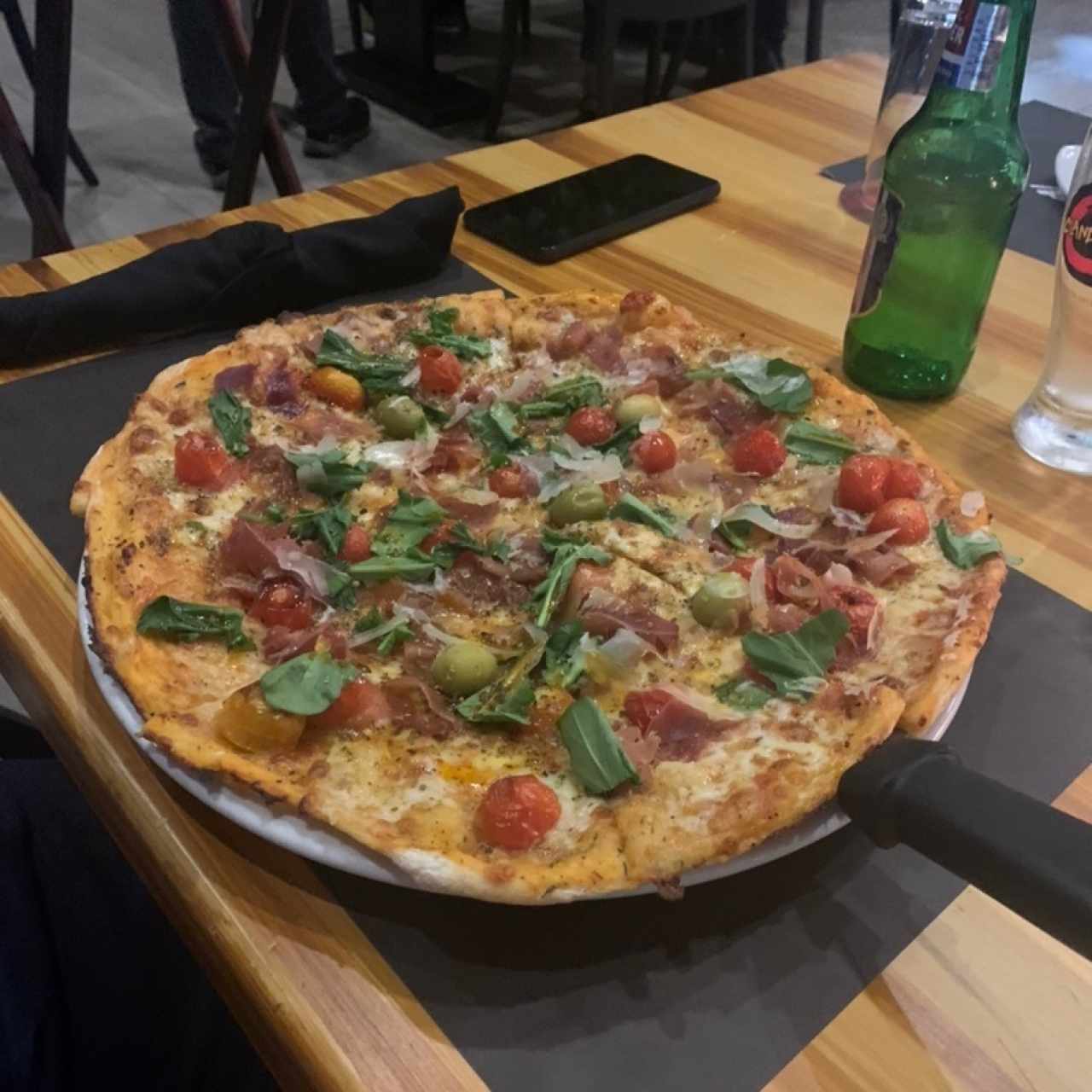 pizza jamon serrano y anchoas 