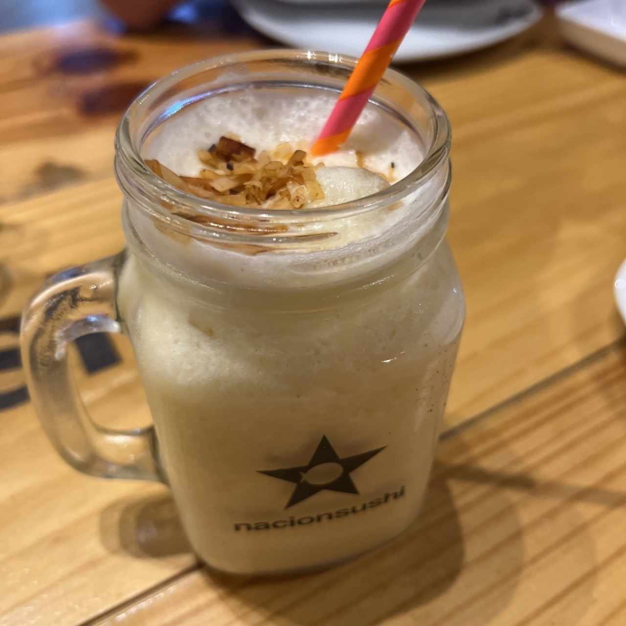 Jugo de piña con limon y coco