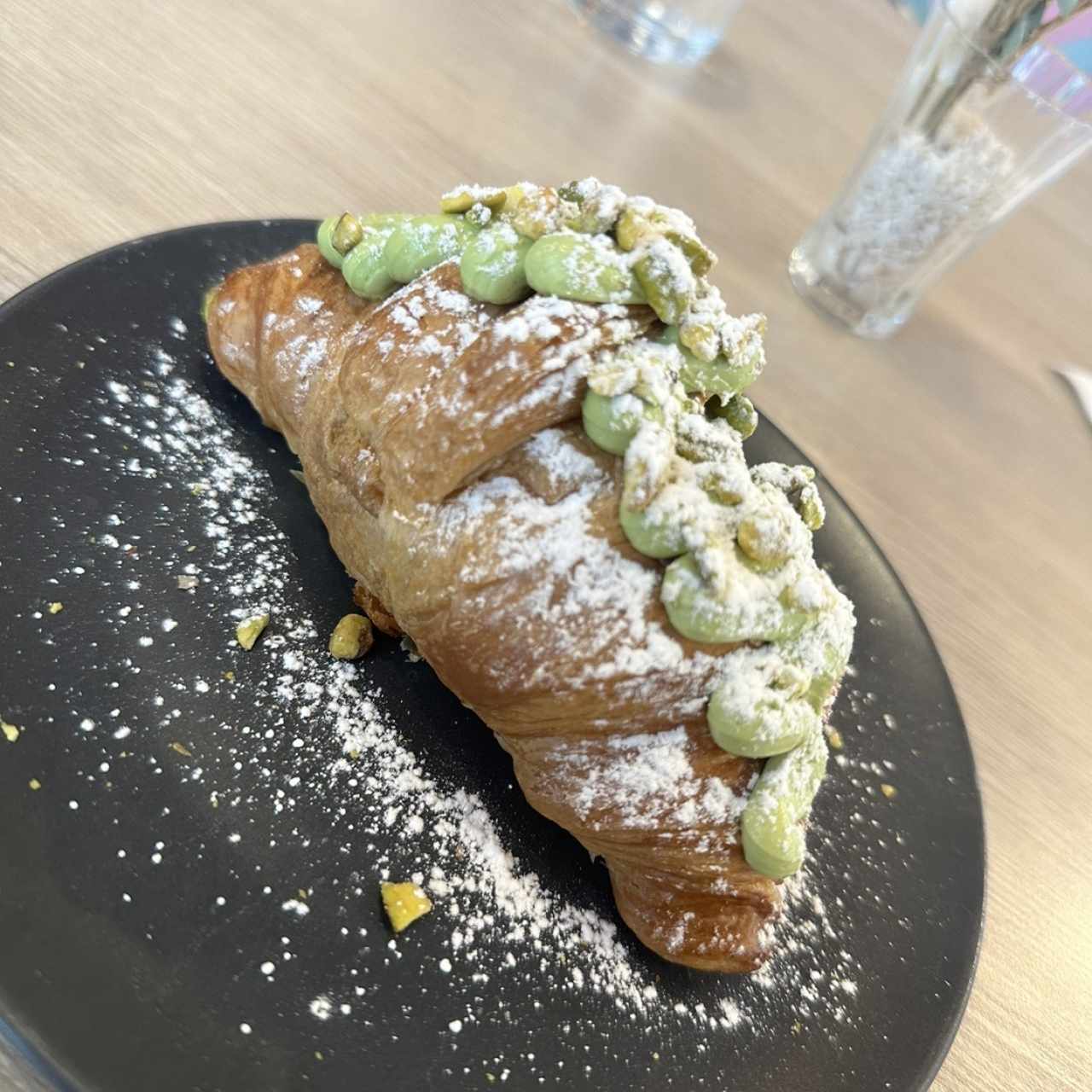 Croissant de mantequilla pistacho