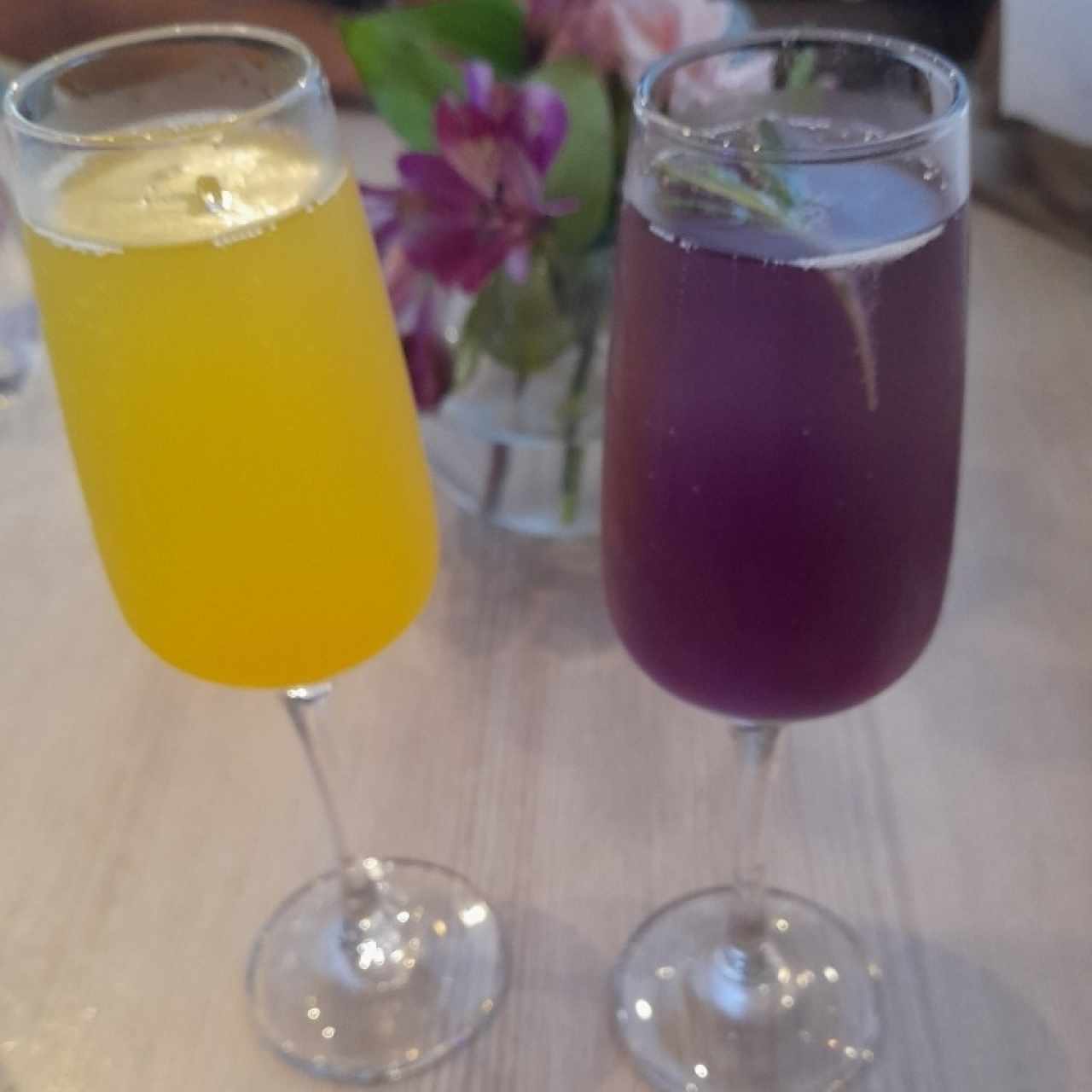 Mimosas de maracuyá y de lavanda