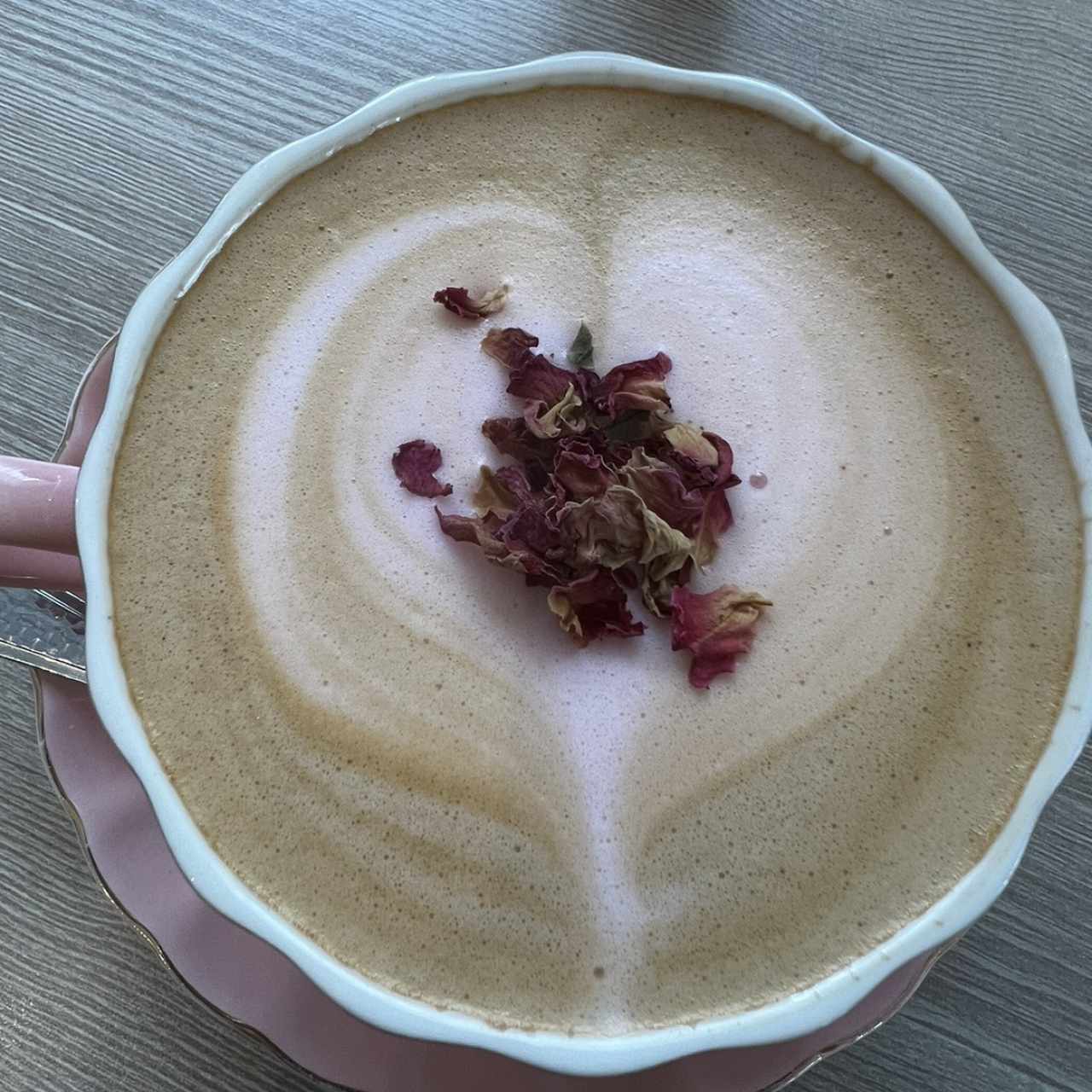 Cafe latte de rosas